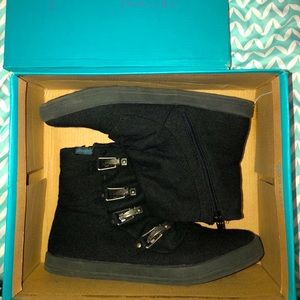 Blowfish Chippy Black Flannel Booties sz 8